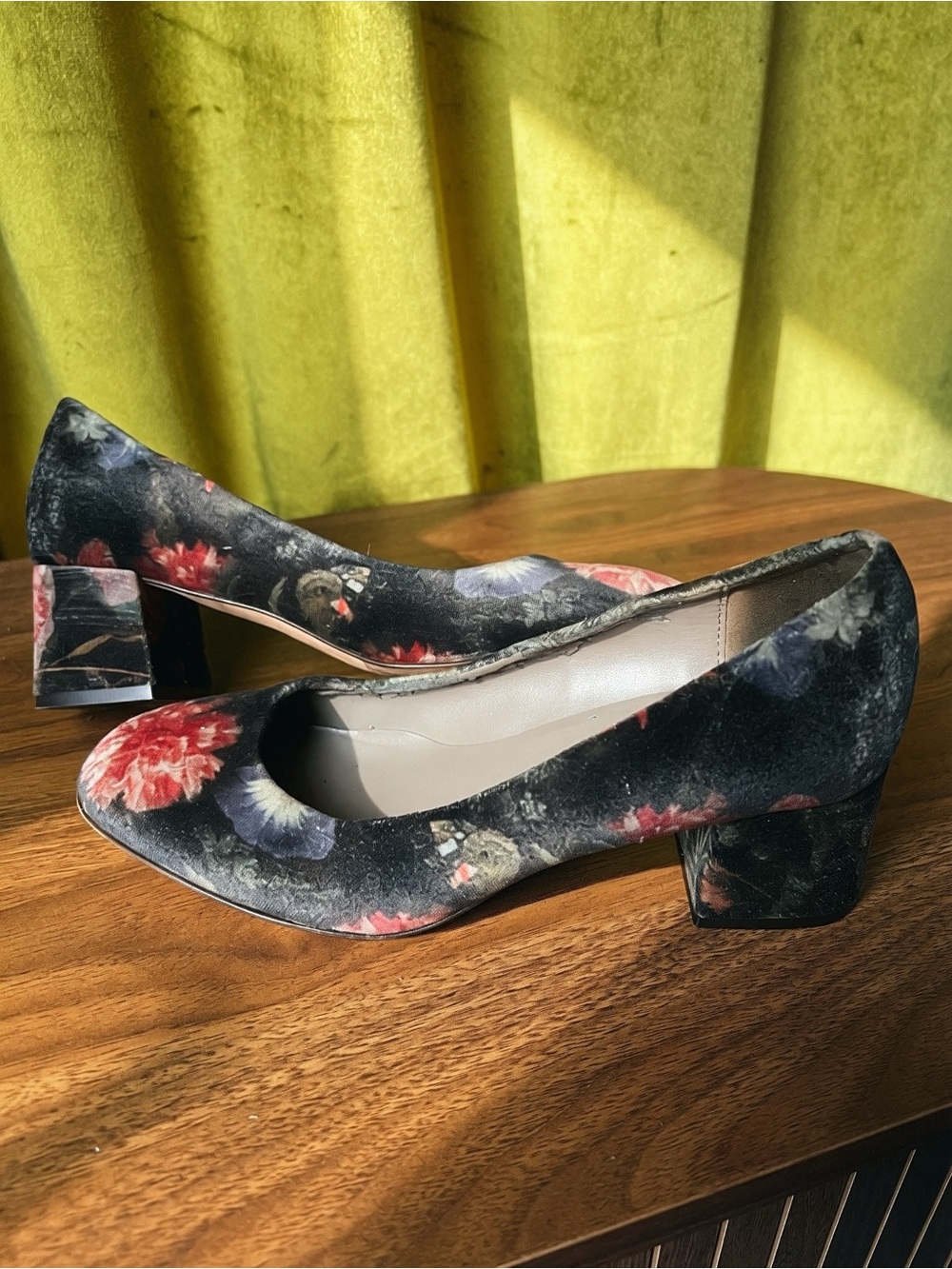 🖤 Sesto Meucci "Mietta" Velvet Floral Block Heel Pumps 🖤
- Italian Made 🇮🇹